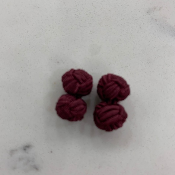 Hi! These adorable and funky cuff links will make your outfit more casual! - Picture 3 of 7